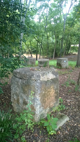 Figure 8: Beverly Buchanan, Ruins and Rituals, concrete and found elements, 1979.